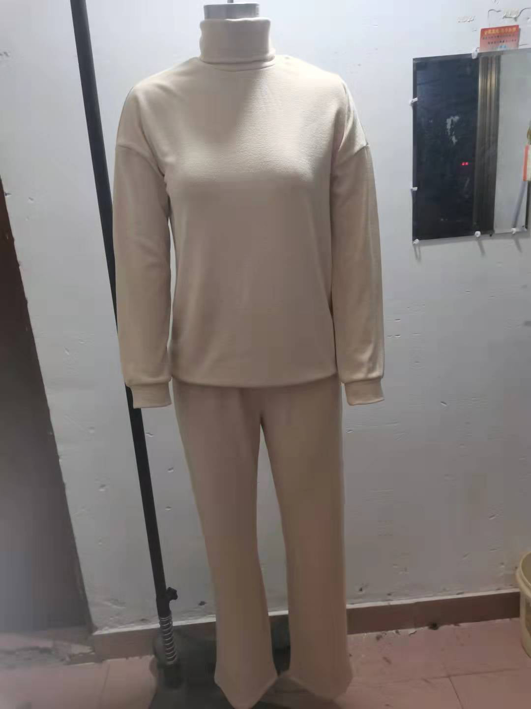 Women's two-piece knit lounge set